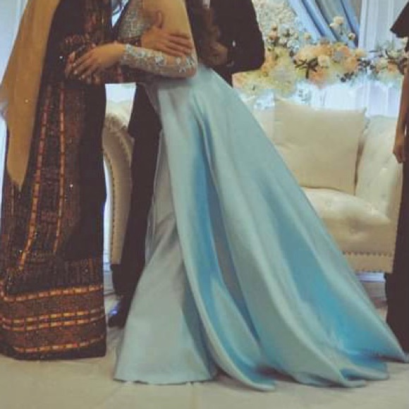 Dress - Picture 4 of 4